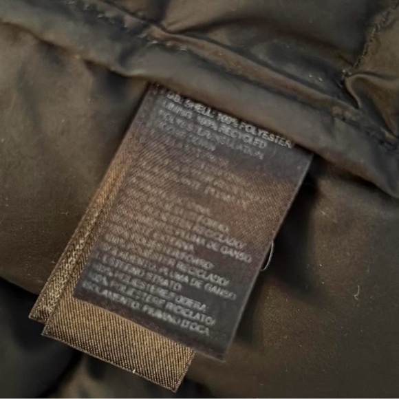 Black puffer or bubble Northface coat with hood - Picture 4 of 8